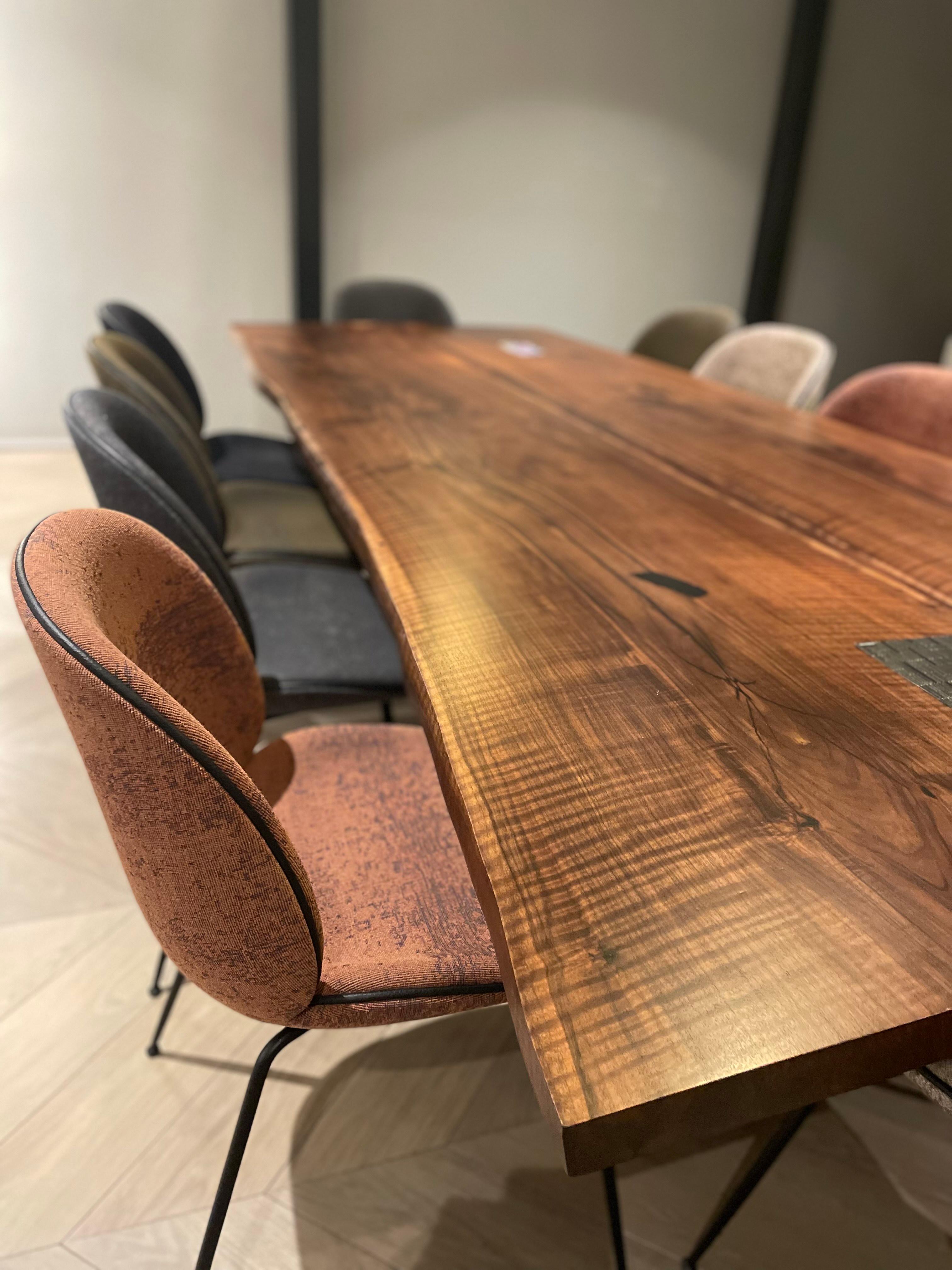 https://a.1stdibscdn.com/book-matched-rippled-english-walnut-table-for-sale-picture-3/f_28993/f_276254721646405911678/IMG_4832_master.jpeg