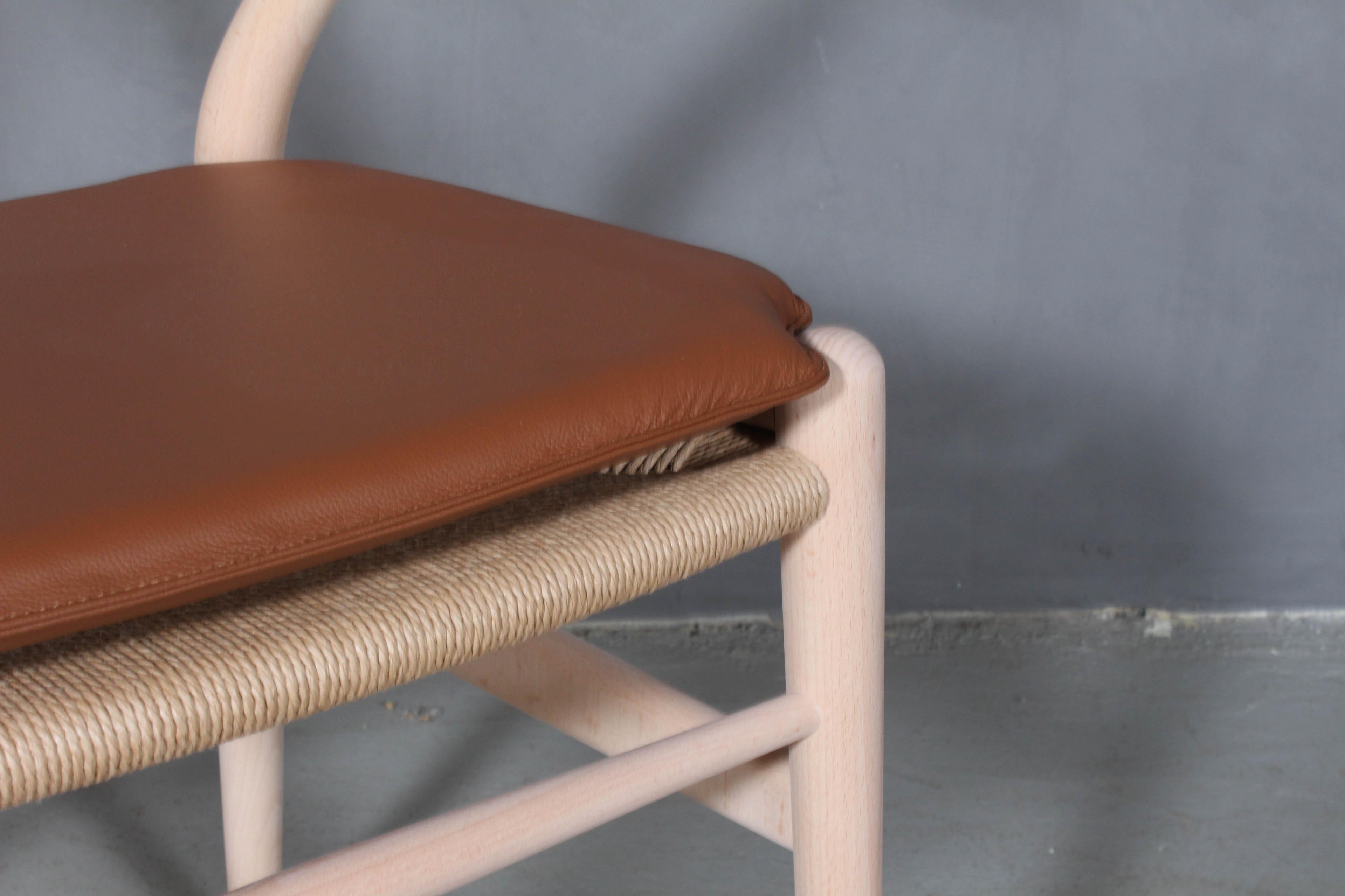 https://a.1stdibscdn.com/hans-j-wegner-cushion-for-wishbone-chair-ch24-for-sale-picture-5/f_42391/f_243288721624870428037/IMG_4892_master.jpg
