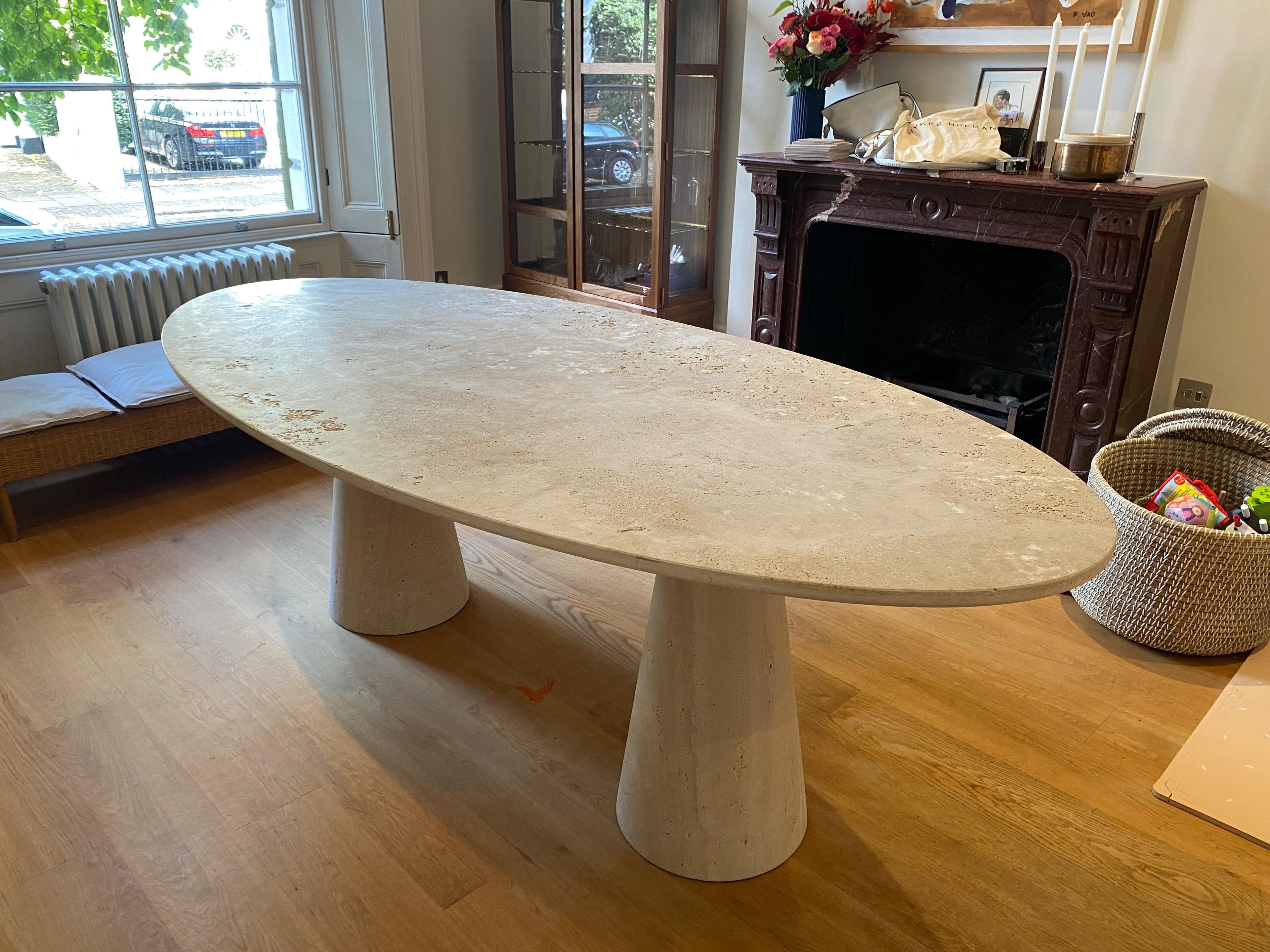 https://a.1stdibscdn.com/bespoke-italian-travertine-oval-dining-table-for-sale-picture-11/f_47872/f_452299121748527447593/IMG_4919_master.jpeg