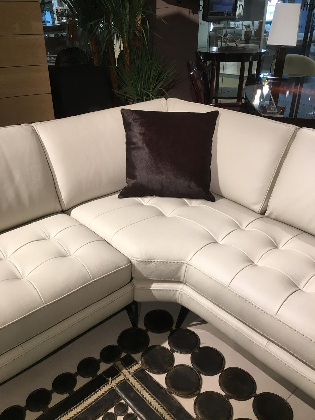 https://a.1stdibscdn.com/lifetime-leather-sectional-ivory-color-tufting-with-tone-on-tone-stitchings-for-sale-picture-2/f_45442/1559596030997/IMG_4997_master.jpg