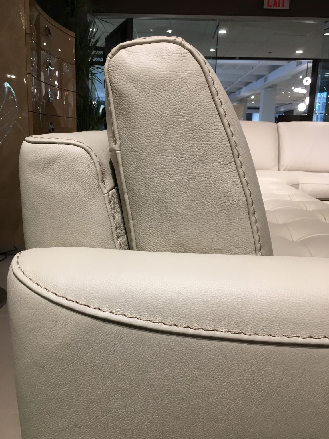 https://a.1stdibscdn.com/lifetime-leather-sectional-ivory-color-tufting-with-tone-on-tone-stitchings-for-sale-picture-4/f_45442/1559596037060/IMG_5005_master.jpg