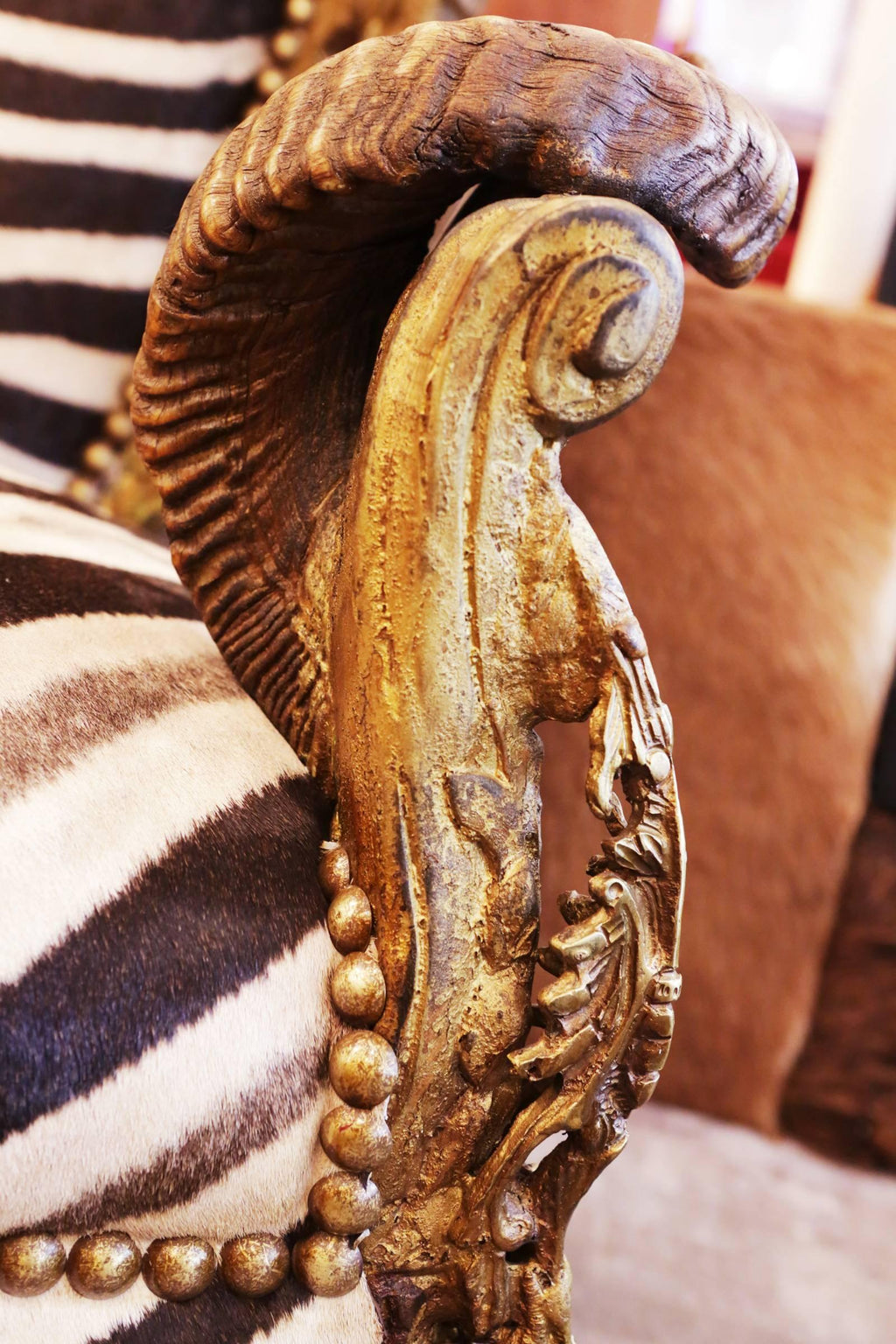 https://a.1stdibscdn.com/zebra-and-lion-head-armchair-for-sale-picture-10/archivesE/upload/f_14282/1524845579377/IMG_5013_master.JPG
