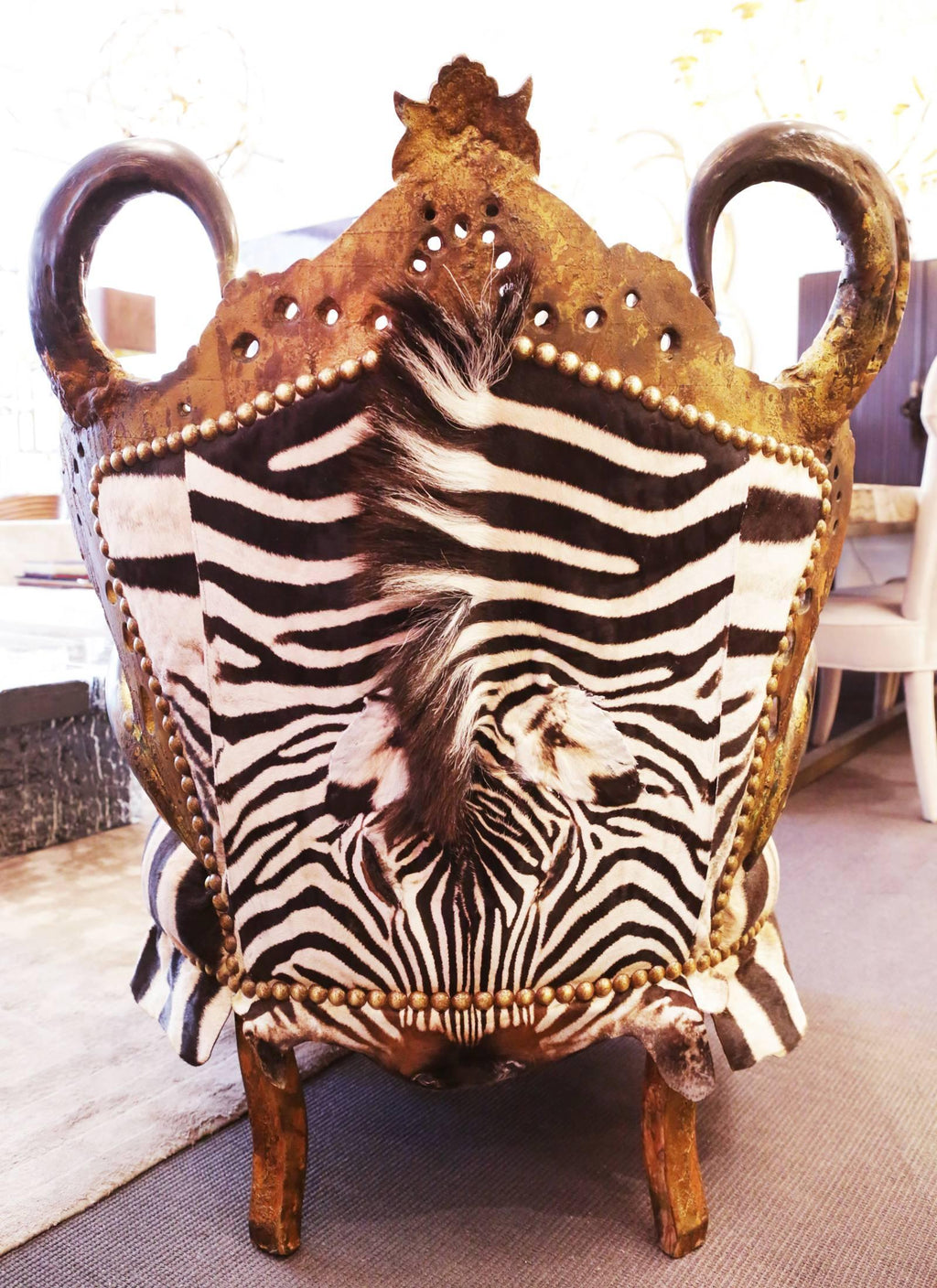 https://a.1stdibscdn.com/zebra-and-lion-head-armchair-for-sale-picture-4/archivesE/upload/f_14282/1524845581732/IMG_5023_master.JPG