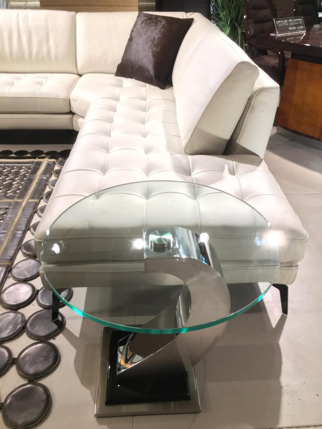 https://a.1stdibscdn.com/lifetime-leather-sectional-ivory-color-tufting-with-tone-on-tone-stitchings-for-sale-picture-6/f_45442/f_149609711559597194139/IMG_5023_master.jpg
