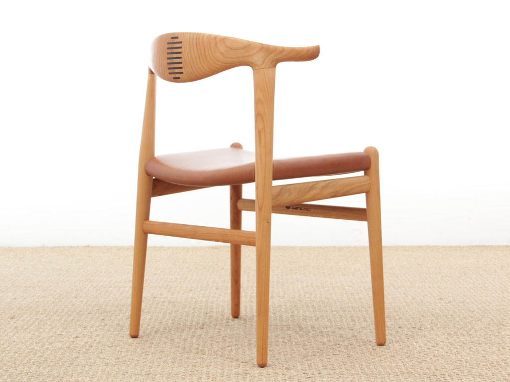 https://a.1stdibscdn.com/mid-century-modern-scandinavian-chair-model-cow-horn-pp-505-by-hans-wegner-new-for-sale-picture-5/f_17192/1555518057346/IMG_5027_master.JPG