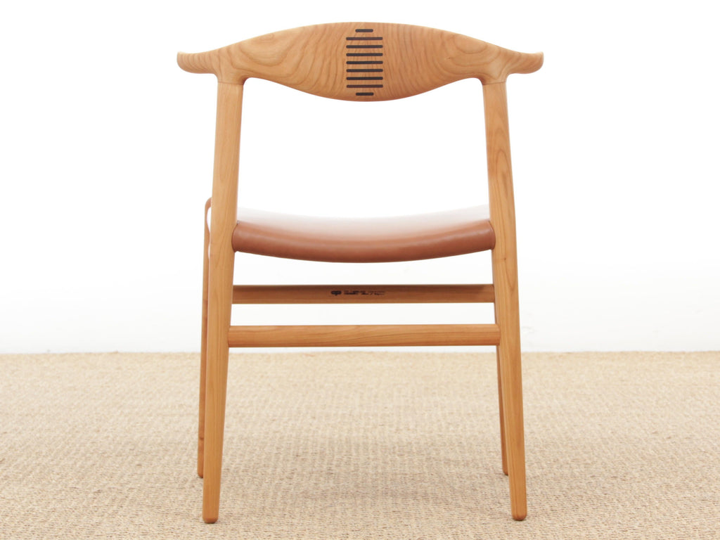 https://a.1stdibscdn.com/mid-century-modern-scandinavian-chair-model-cow-horn-pp-505-by-hans-wegner-new-for-sale-picture-6/f_17192/1555518059881/IMG_5028_master.JPG