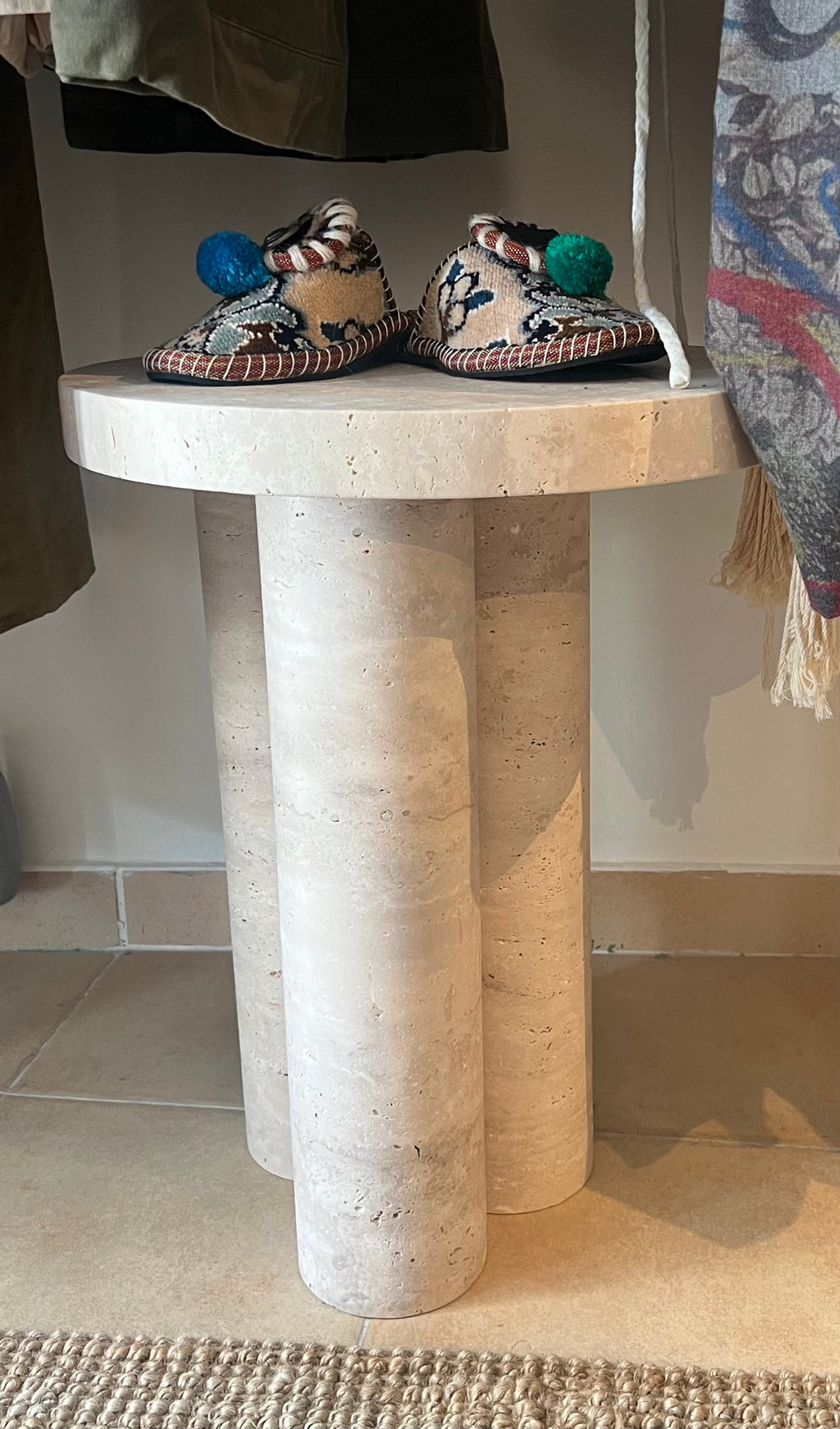 https://a.1stdibscdn.com/round-travertine-side-table-in-the-style-of-1970-mario-bellini-for-sale-picture-3/f_80522/f_436554921739745841114/IMG_5063_2_org.jpg