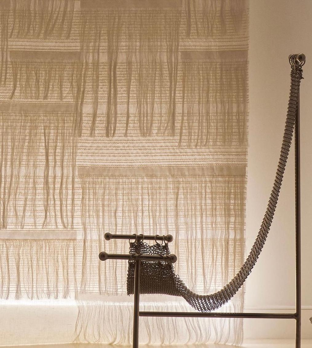 https://a.1stdibscdn.com/chainmail-sculptural-chair-nickel-plated-steel-finish-hand-linked-mesh-for-sale-picture-12/f_69682/f_361508621694645315784/IMG_5216_master.jpg