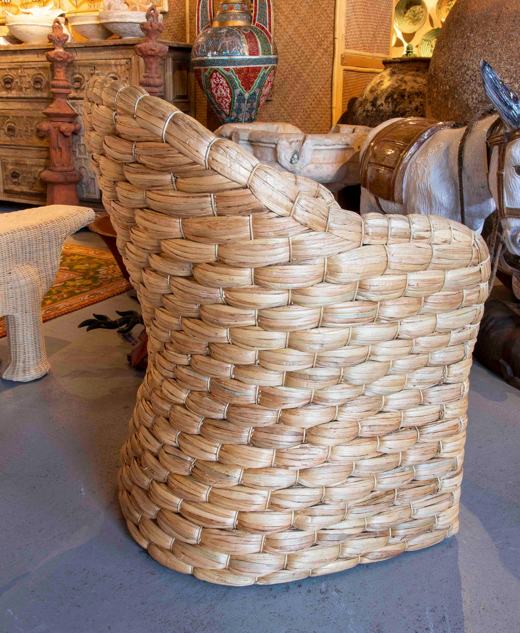 https://a.1stdibscdn.com/pair-of-rattan-armchairs-with-backrest-and-cushions-in-white-for-sale-picture-6/f_30443/f_356632621691763961389/IMG_5323_master.jpg
