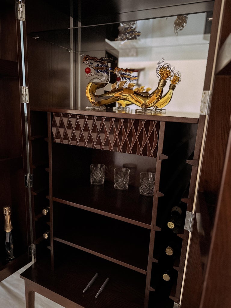 https://a.1stdibscdn.com/modern-dark-brown-ash-solid-wood-bar-cabinet-for-sale-picture-4/f_82682/f_387126021709661889842/IMG_5388_jpg_2__master.jpg?width=768