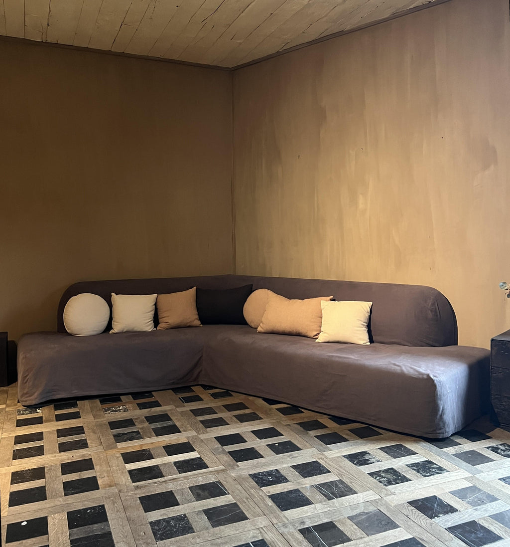 https://a.1stdibscdn.com/slipcover-sofa-tristan-custom-made-for-sale-picture-2/f_20233/f_370502021699733929251/IMG_5455_master.JPG