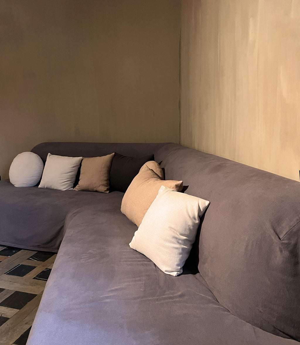 https://a.1stdibscdn.com/slipcover-sofa-tristan-custom-made-for-sale-picture-9/f_20233/f_370502021699733932929/IMG_5457_master.JPG