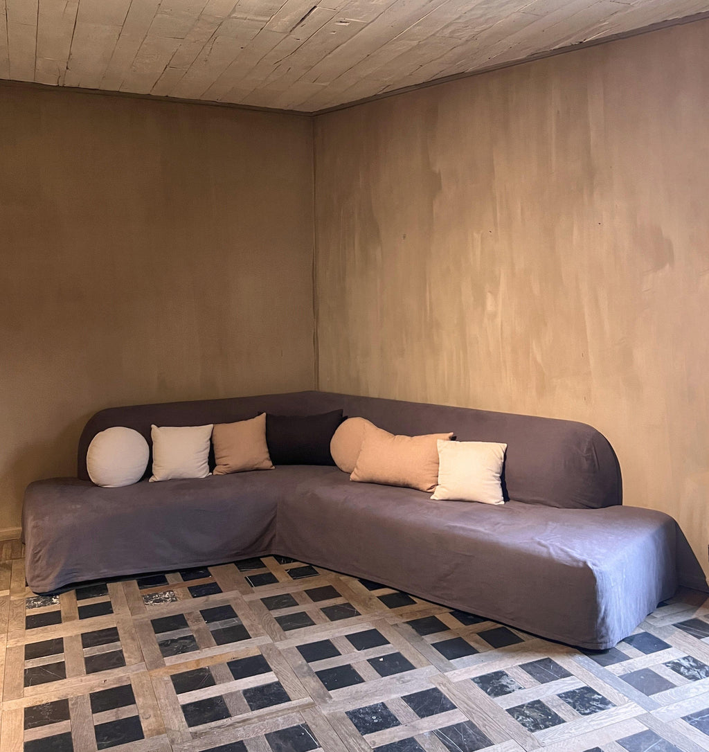https://a.1stdibscdn.com/slipcover-sofa-tristan-custom-made-for-sale-picture-10/f_20233/f_370502021699733933349/IMG_5458_master.JPG