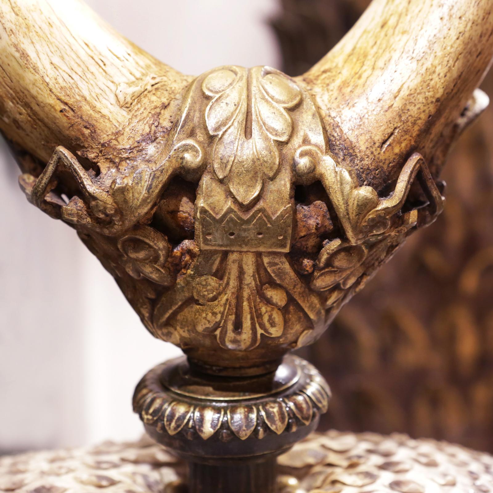 https://a.1stdibscdn.com/python-medium-chair-with-polished-kudu-horns-for-sale-picture-7/f_14282/1542203557625/IMG_5523_master.JPG