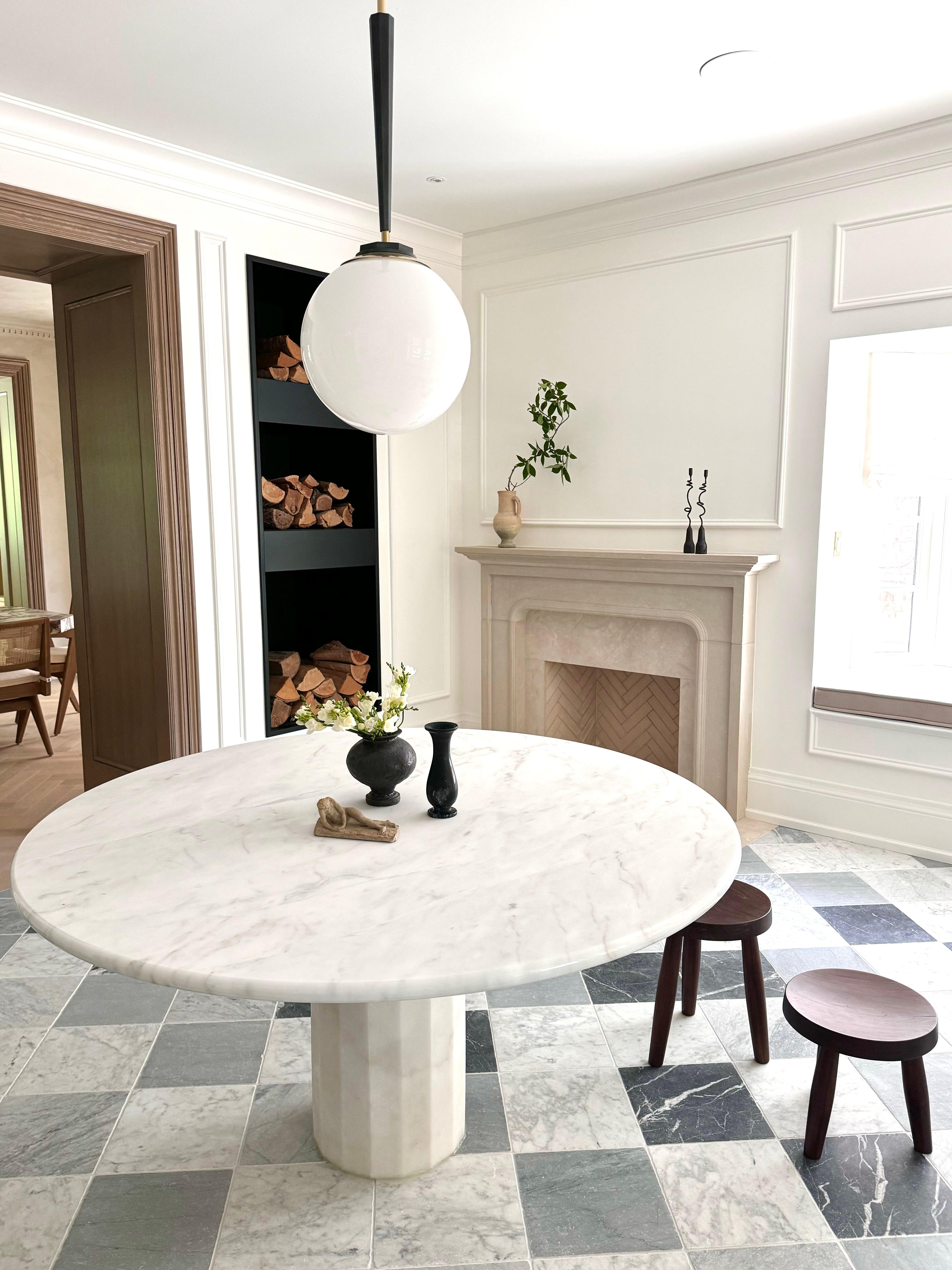 https://a.1stdibscdn.com/white-marble-round-dining-table-with-hexagon-base-for-sale-picture-4/f_80522/f_388914521723153618039/IMG_5628_master.jpeg