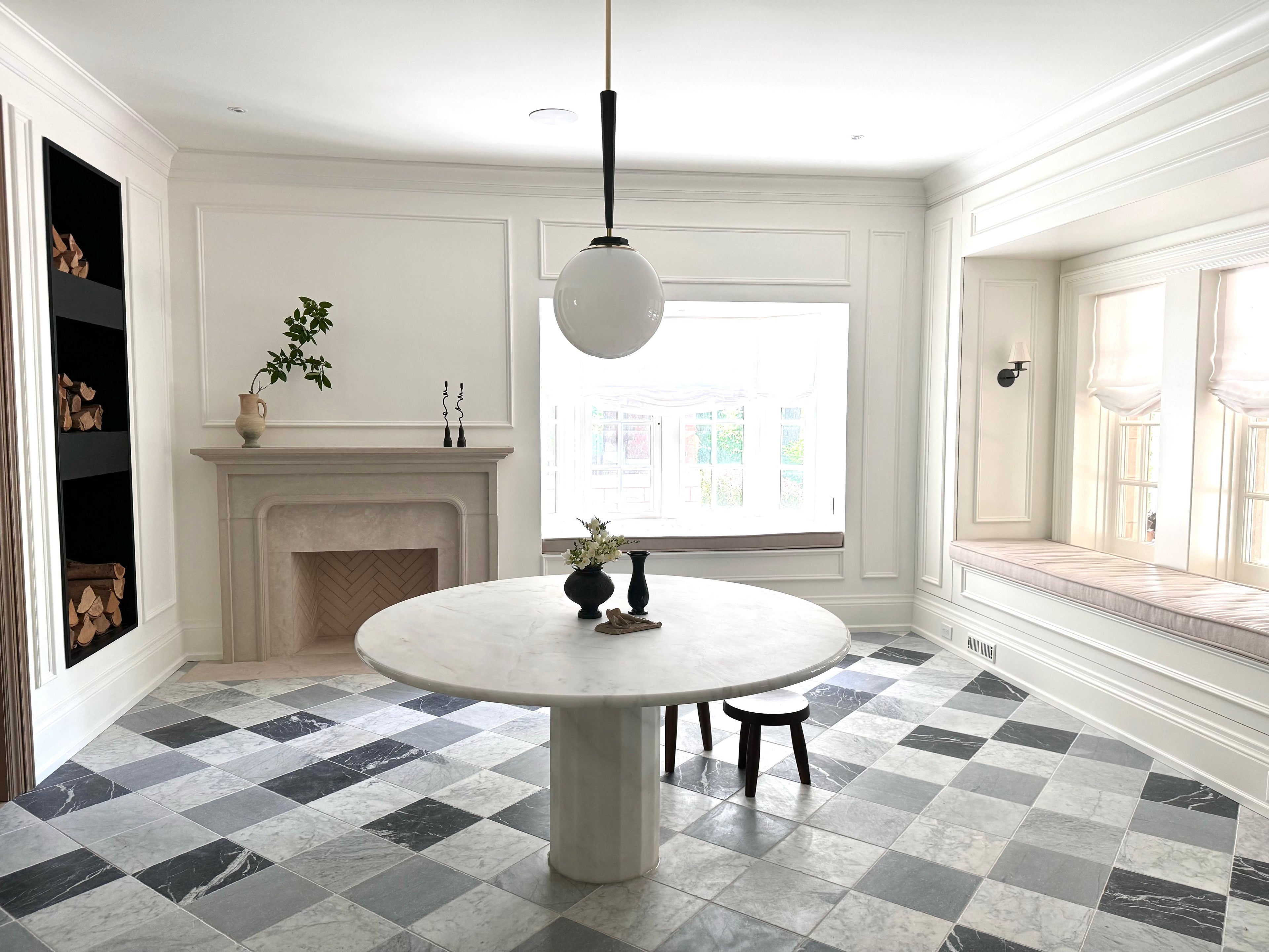 https://a.1stdibscdn.com/white-marble-round-dining-table-with-hexagon-base-for-sale-picture-3/f_80522/f_388914521723153618086/IMG_5631_org.jpeg