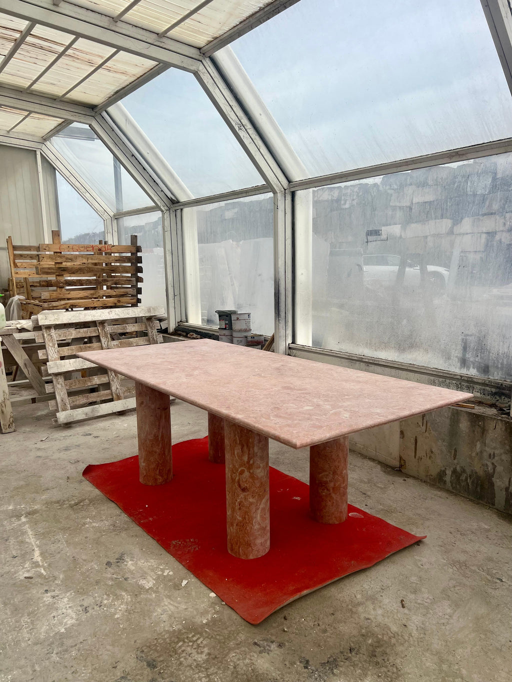 https://a.1stdibscdn.com/large-bellini-style-rectangle-dining-table-in-portuguese-travertine-for-sale-picture-8/f_80522/f_437188421740043469021/IMG_5638_master.jpg
