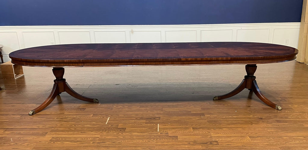 https://a.1stdibscdn.com/oval-mahogany-dining-table-by-leighton-hall-showroom-sample-for-sale-picture-2/f_44162/f_437712421740360370212/IMG_5646_master.jpeg