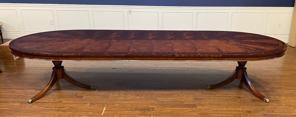 https://a.1stdibscdn.com/oval-mahogany-dining-table-by-leighton-hall-showroom-sample-for-sale-picture-4/f_44162/f_437712421740360365994/IMG_5656_master.jpeg