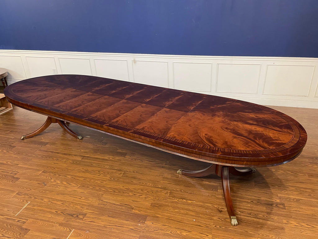 https://a.1stdibscdn.com/oval-mahogany-dining-table-by-leighton-hall-showroom-sample-for-sale-picture-6/f_44162/f_437712421740360388195/IMG_5663_master.jpeg