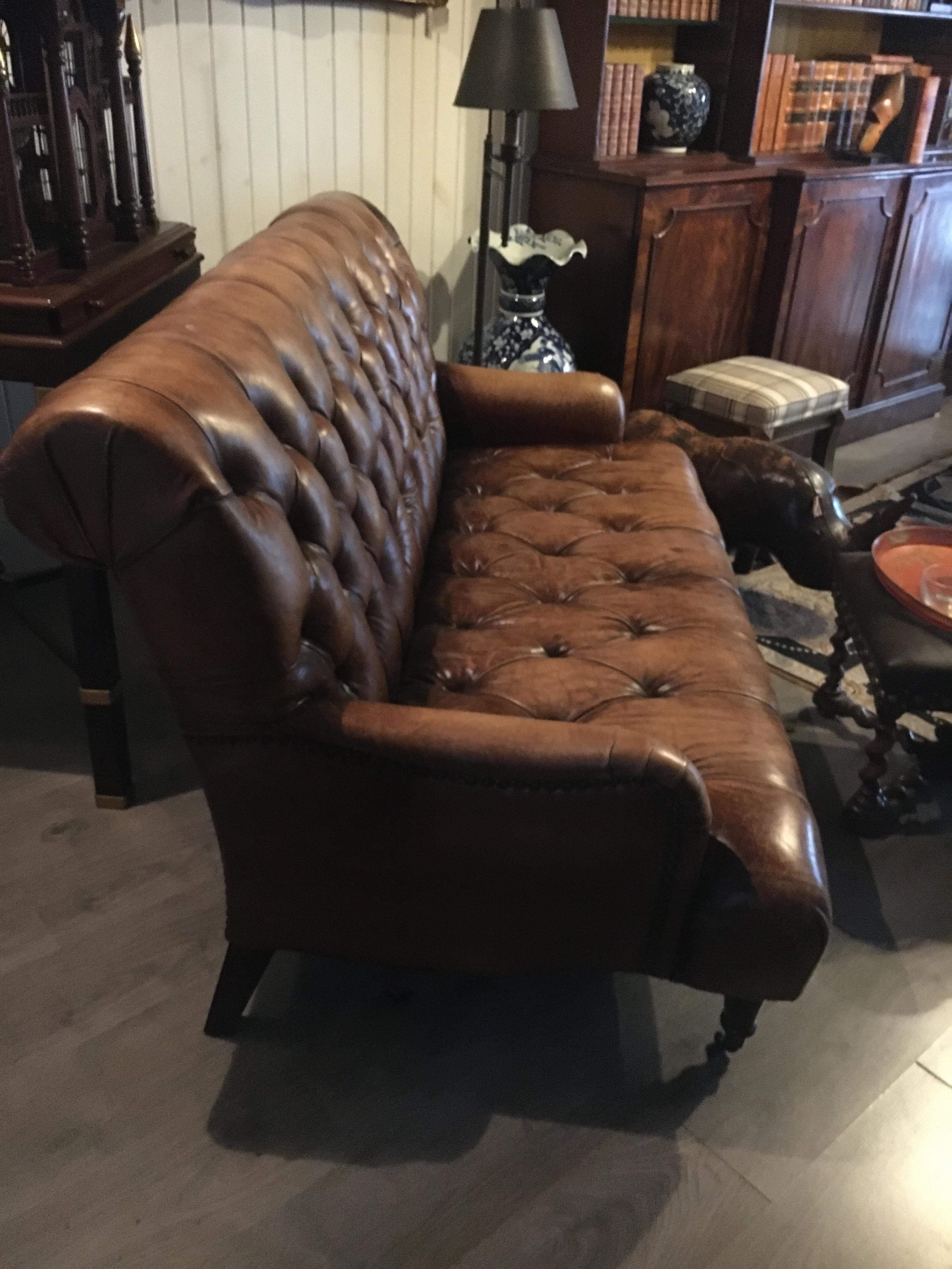 https://a.1stdibscdn.com/one-pair-of-two-seat-chesterfield-sofas-great-scale-for-comfort-great-patina-for-sale-picture-12/f_8199/f_217254521607460989383/IMG_5664_1__master.jpg