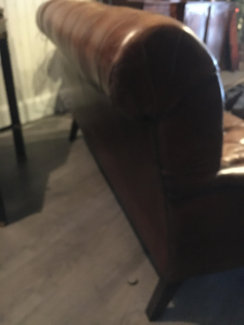 https://a.1stdibscdn.com/one-pair-of-two-seat-chesterfield-sofas-great-scale-for-comfort-great-patina-for-sale-picture-13/f_8199/f_217254521607461000198/IMG_5665_1__master.jpg