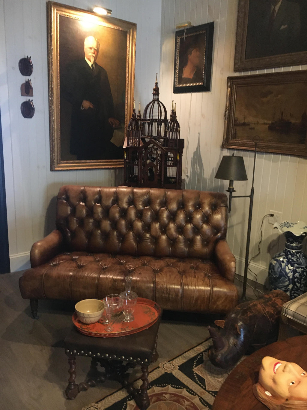 https://a.1stdibscdn.com/one-pair-of-two-seat-chesterfield-sofas-great-scale-for-comfort-great-patina-for-sale-picture-11/f_8199/f_217254521607460979528/IMG_5669_1__master.jpg