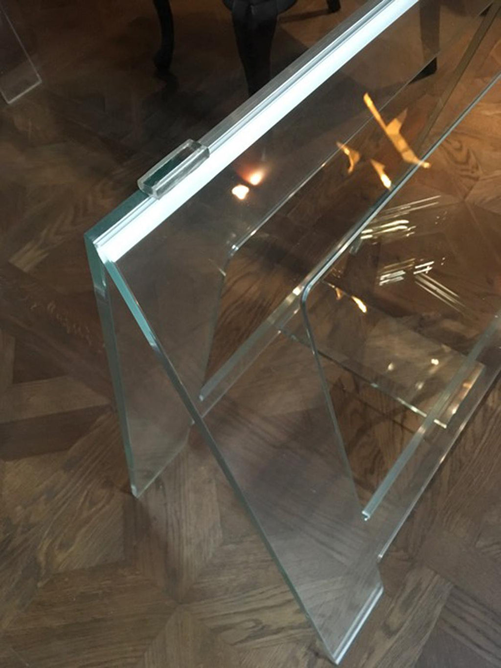 https://a.1stdibscdn.com/21st-century-italian-modern-design-crystal-desk-or-dining-table-with-easels-for-sale-picture-10/f_36621/f_274281221645119213093/IMG_5801_master.JPG