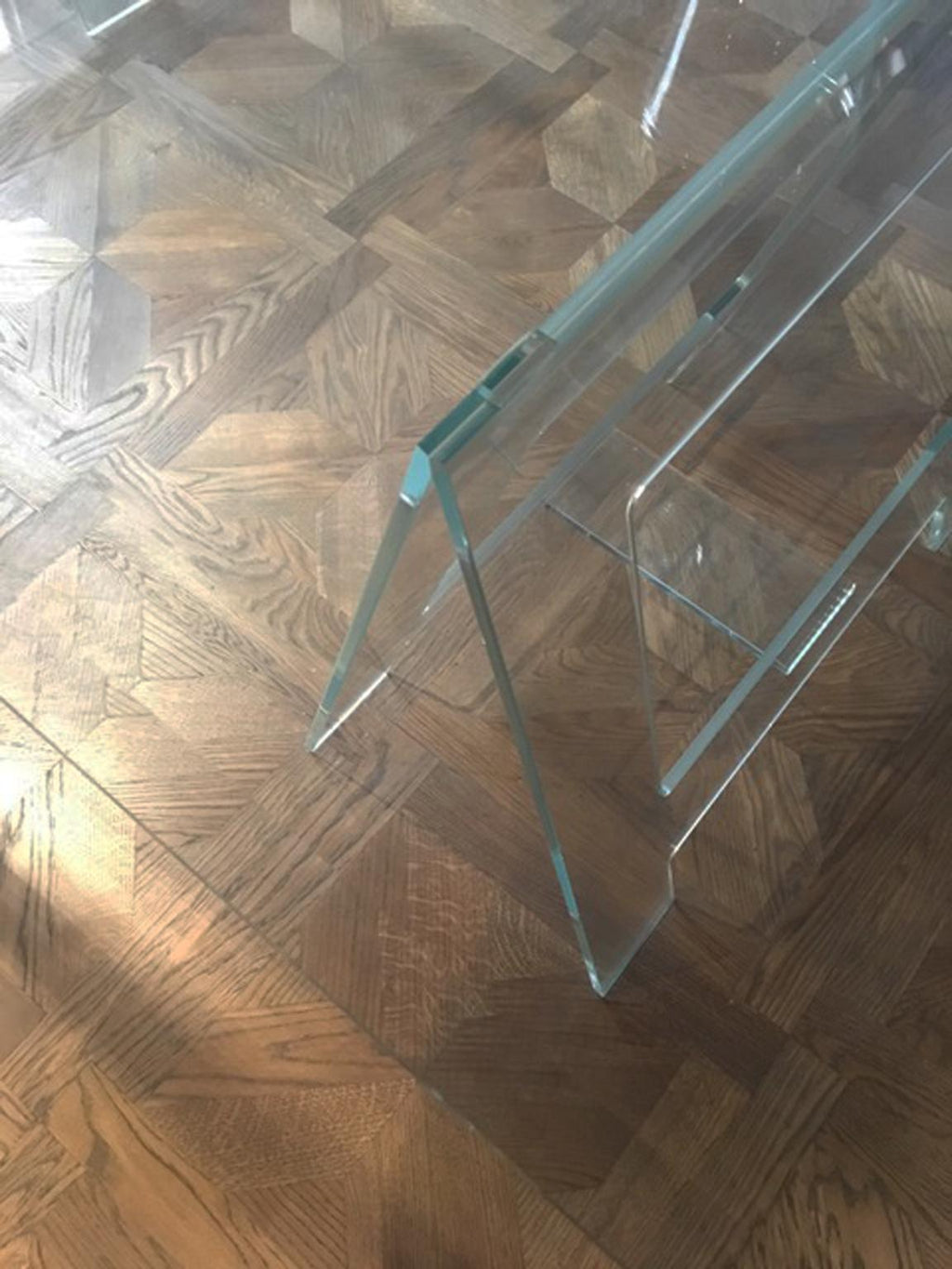 https://a.1stdibscdn.com/21st-century-italian-modern-design-crystal-desk-or-dining-table-with-easels-for-sale-picture-12/f_36621/f_274281221645119214172/IMG_5819_master.JPG