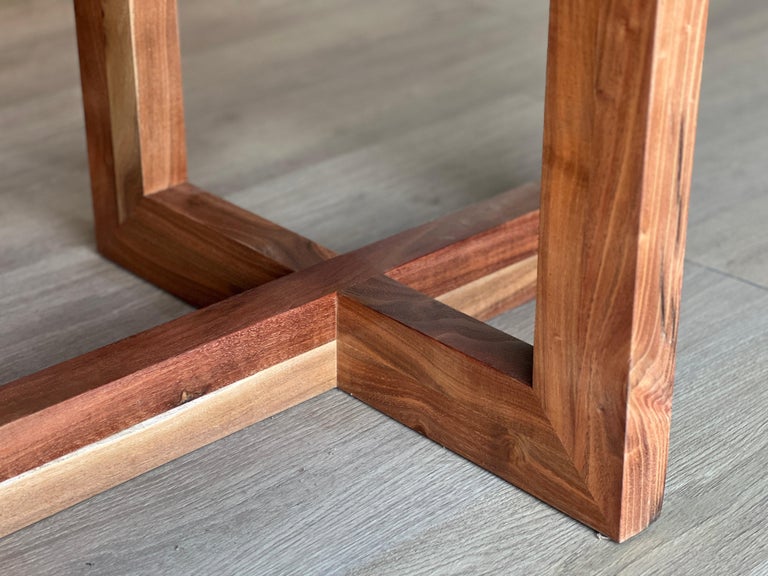 https://a.1stdibscdn.com/berlin-live-edge-walnut-slab-dining-table-by-craftsman-florian-roeper-for-sale-picture-12/f_15542/f_458137221764195613978/IMG_5839_master.jpg?width=768