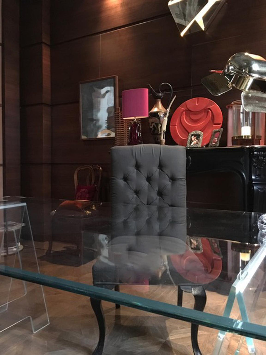 https://a.1stdibscdn.com/21st-century-italian-modern-design-crystal-desk-or-dining-table-with-easels-for-sale-picture-16/f_36621/f_274281221645119216619/IMG_5846_master.JPG