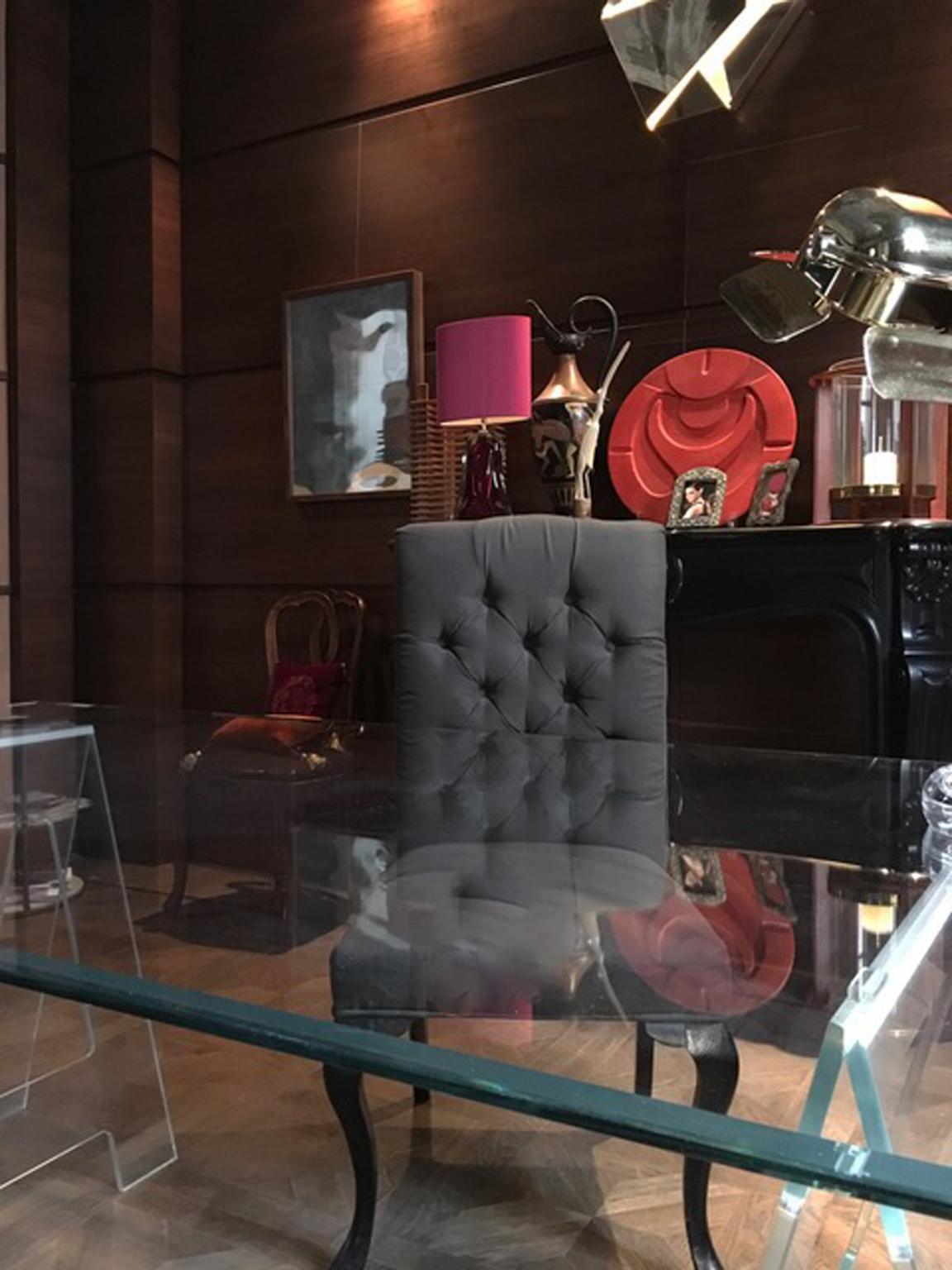 https://a.1stdibscdn.com/21st-century-italian-modern-design-crystal-desk-or-dining-table-with-easels-for-sale-picture-16/f_36621/f_274281221645119216619/IMG_5846_master.JPG