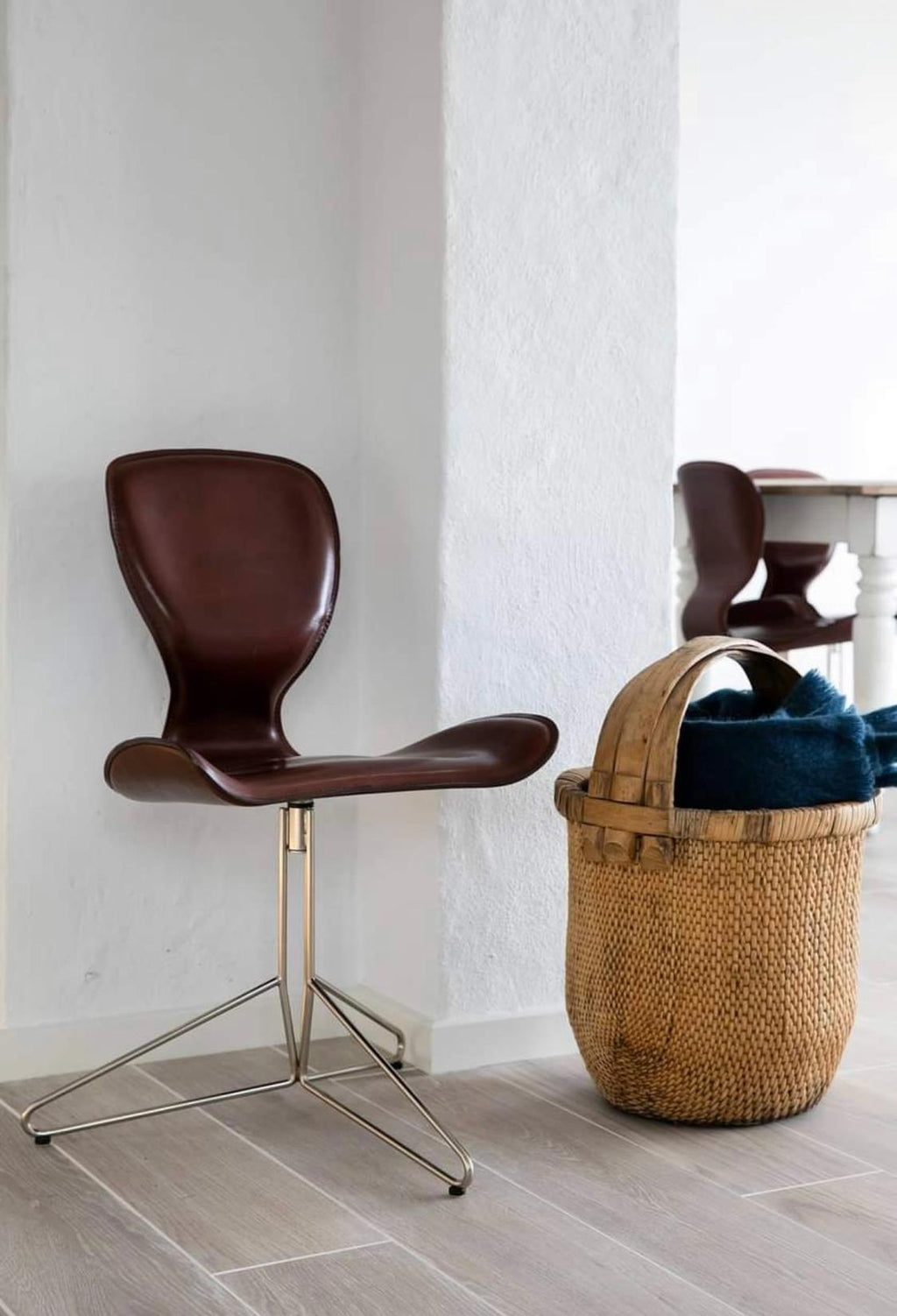 https://a.1stdibscdn.com/k2-koi-leather-hand-made-swivel-chair-for-sale-picture-9/f_57272/f_240345521725272671757/IMG_5926_master.jpeg