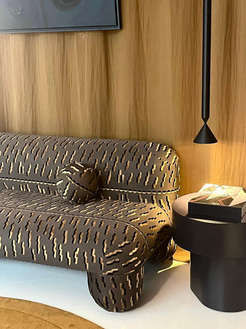https://a.1stdibscdn.com/modern-sofa-hello-in-premium-dedar-tiger-mountain-jacquard-velvet-by-noom-for-sale-picture-6/f_42321/f_432726821737502602313/IMG_5931_master.JPG