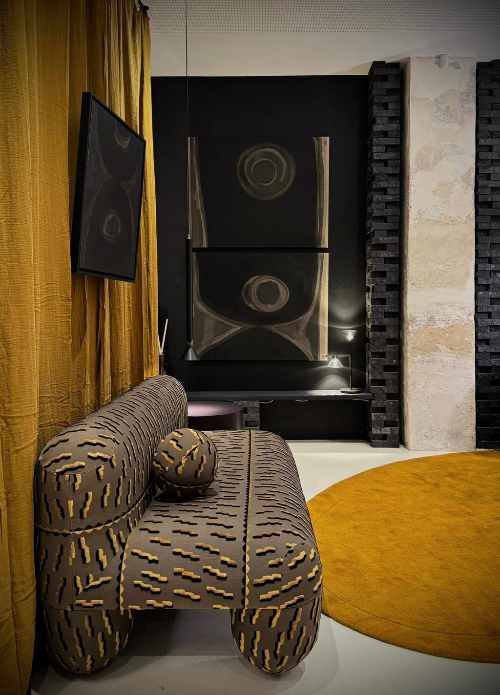 https://a.1stdibscdn.com/modern-sofa-hello-in-premium-dedar-tiger-mountain-jacquard-velvet-by-noom-for-sale-picture-8/f_42321/f_432726821737502603470/IMG_5937_master.JPG