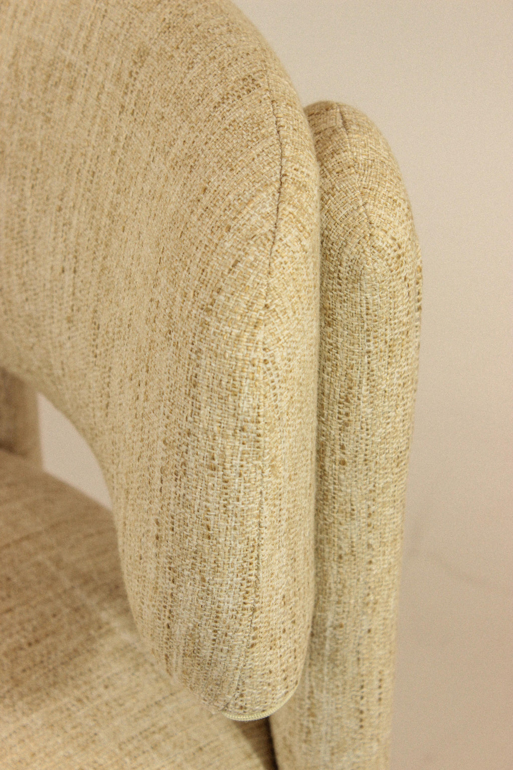 https://a.1stdibscdn.com/handmade-contemporary-mambo-unlimited-ideas-choux-vienna-beige-chair-for-sale-picture-6/f_40973/f_455640121750686316537/IMG_5950_master.jpg