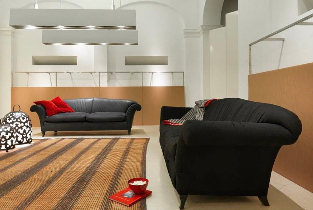 https://a.1stdibscdn.com/21st-century-modern-sofa-upholstered-in-leather-for-sale-picture-7/f_48381/f_182797021740486500525/IMG_5963_master.jpg