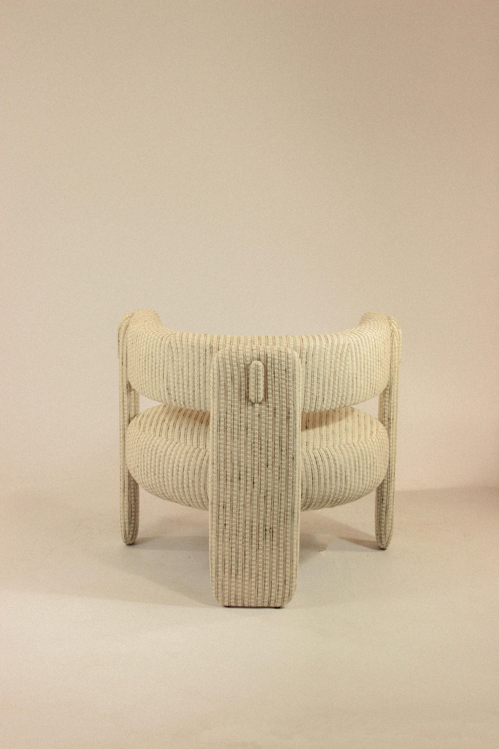 https://a.1stdibscdn.com/choux-armchair-with-gilman-shingle-fabric-and-fabric-applications-for-sale-picture-4/f_40973/f_455646321750688103619/IMG_5990_master.jpg