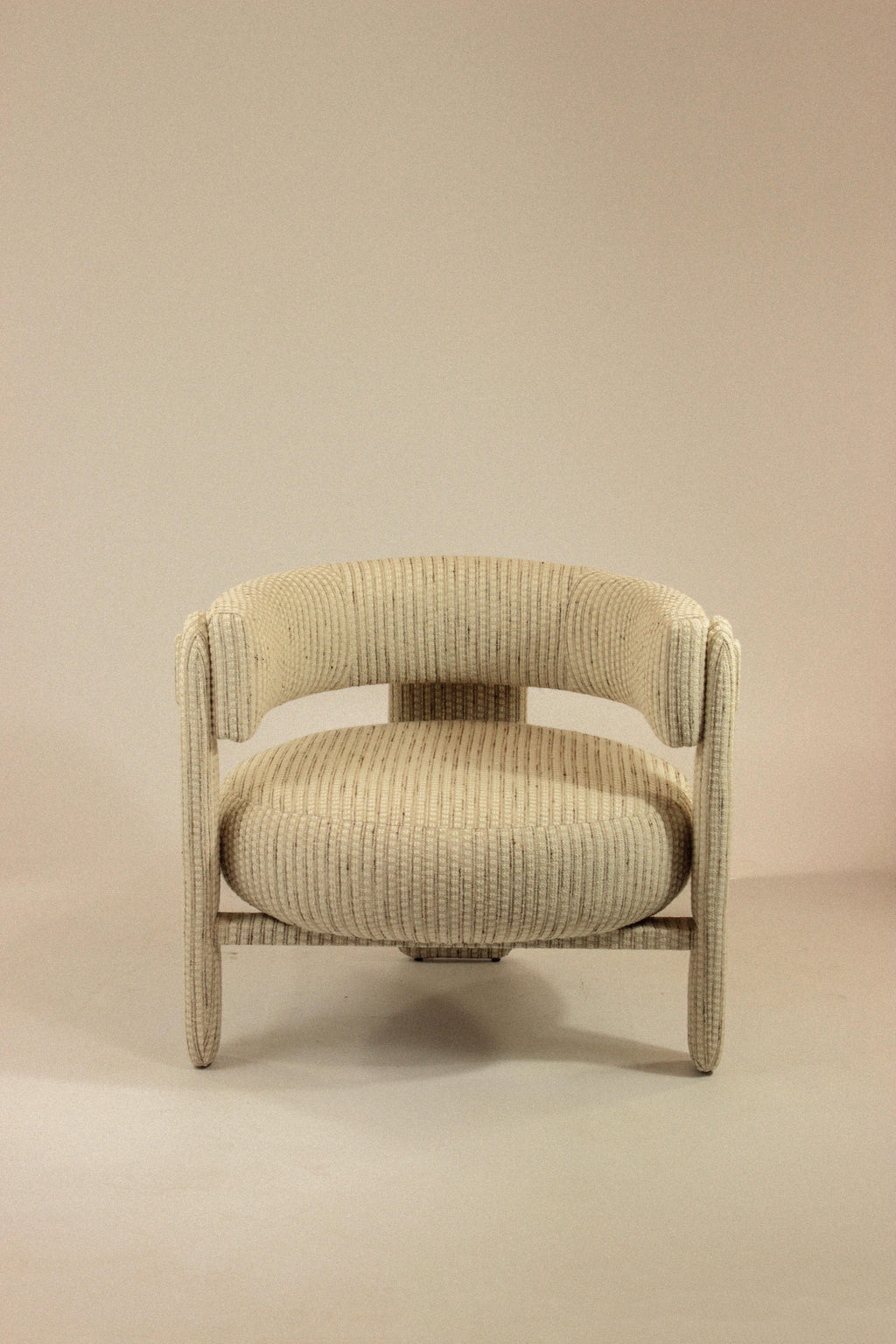 https://a.1stdibscdn.com/choux-armchair-with-gilman-shingle-fabric-and-fabric-applications-for-sale-picture-5/f_40973/f_455646321750688103648/IMG_5993_master.jpg
