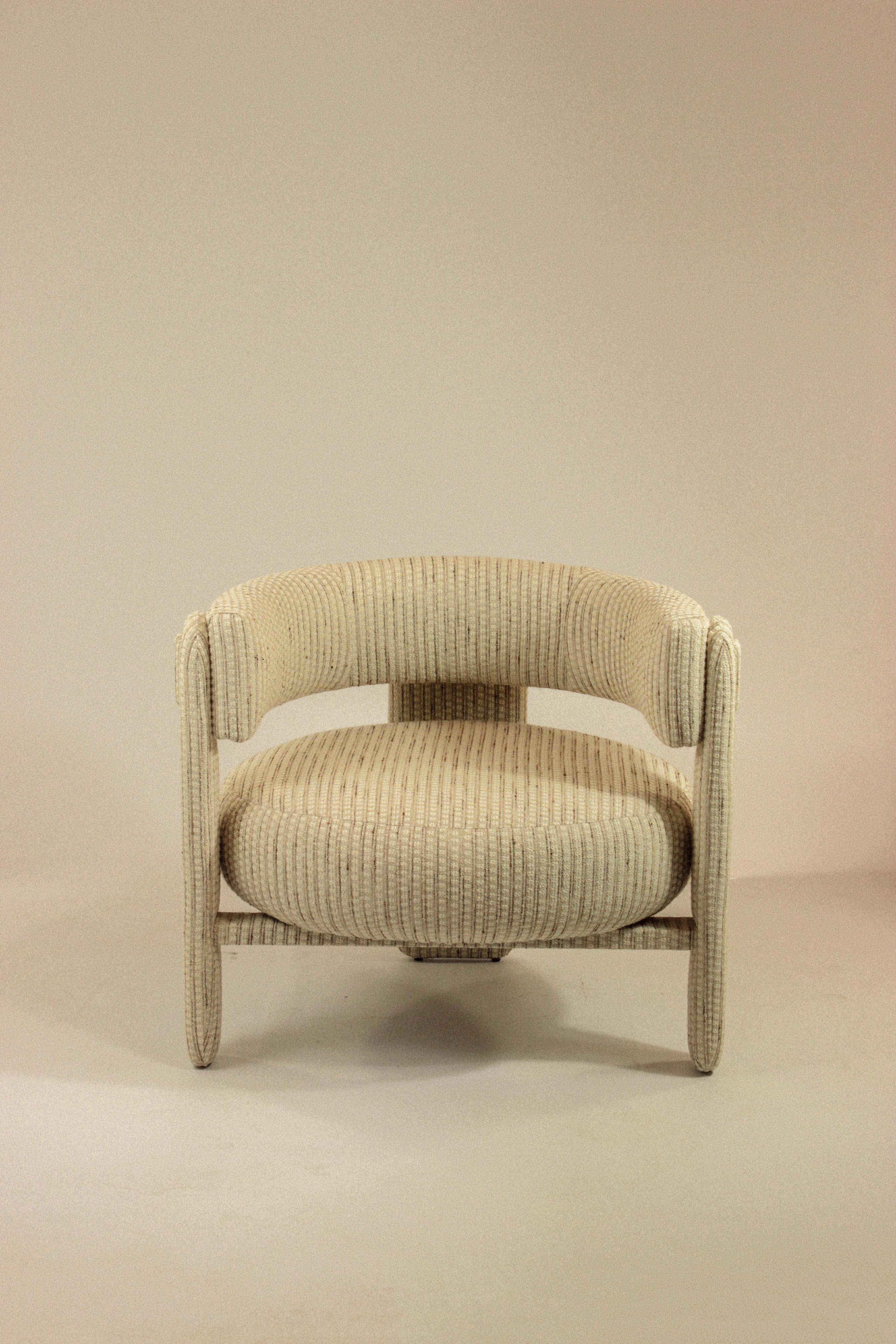 https://a.1stdibscdn.com/choux-armchair-with-gilman-shingle-fabric-and-fabric-applications-for-sale-picture-5/f_40973/f_455646321750688103648/IMG_5993_master.jpg