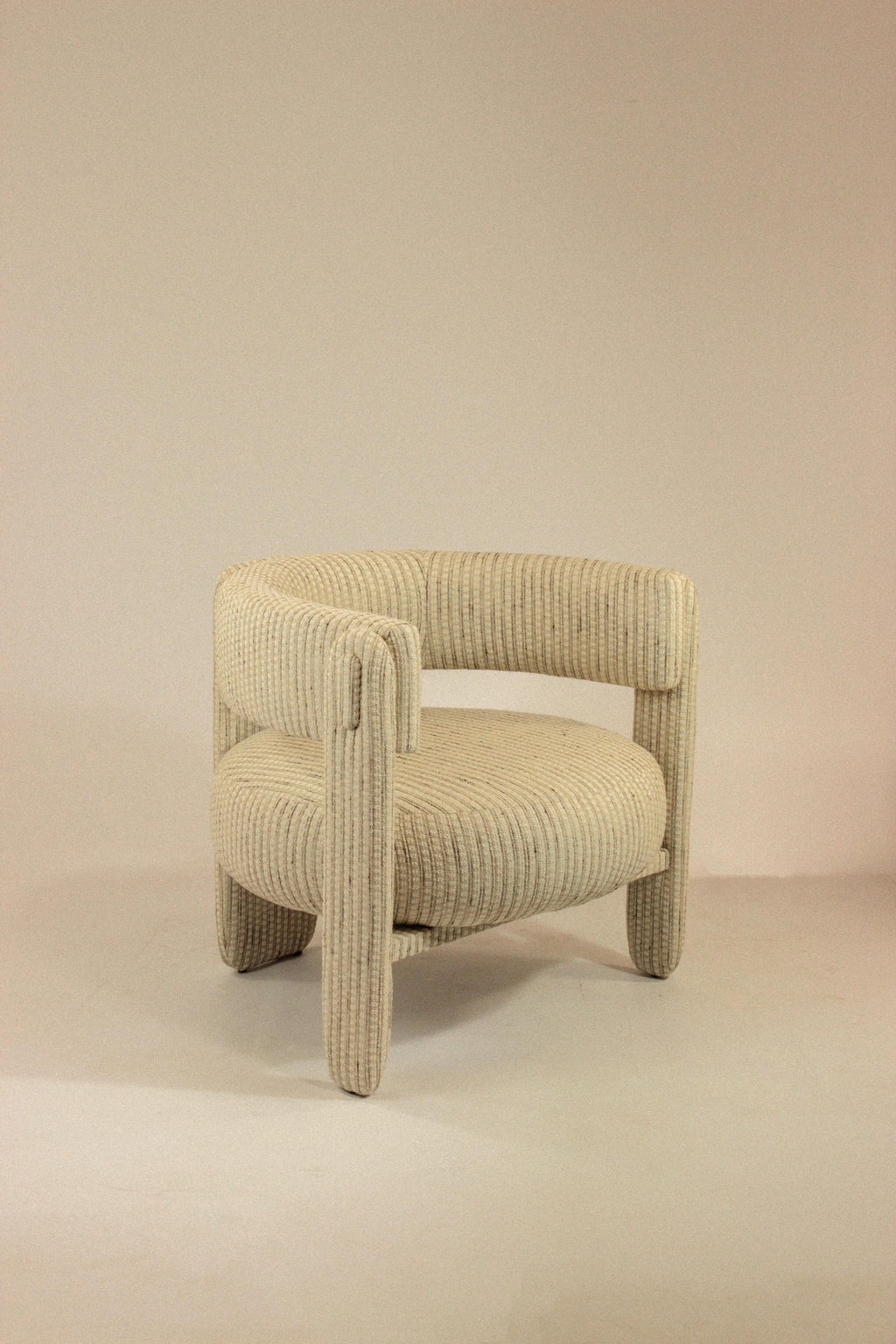 https://a.1stdibscdn.com/choux-armchair-with-gilman-shingle-fabric-and-fabric-applications-for-sale-picture-2/f_40973/f_455646321750688103622/IMG_5994_master.jpg