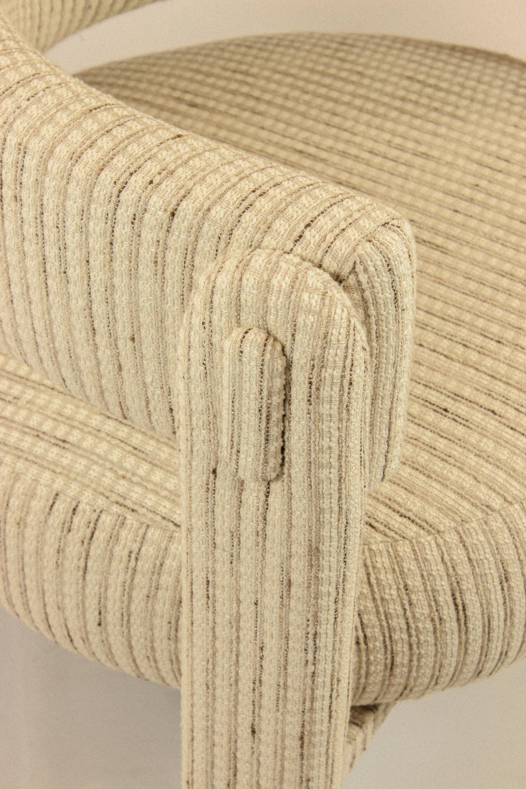 https://a.1stdibscdn.com/choux-armchair-with-gilman-shingle-fabric-and-fabric-applications-for-sale-picture-8/f_40973/f_455646321750687765173/IMG_5995_master.jpg