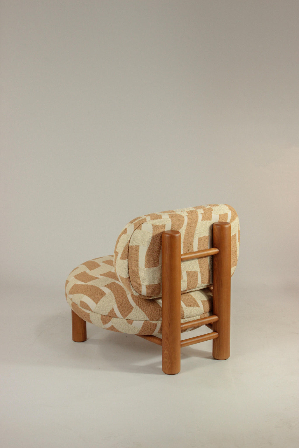 https://a.1stdibscdn.com/dooq-aimi-armchair-in-orange-and-beige-fabrics-for-sale-picture-5/f_54242/f_464195321756216778625/IMG_6023_master.jpg
