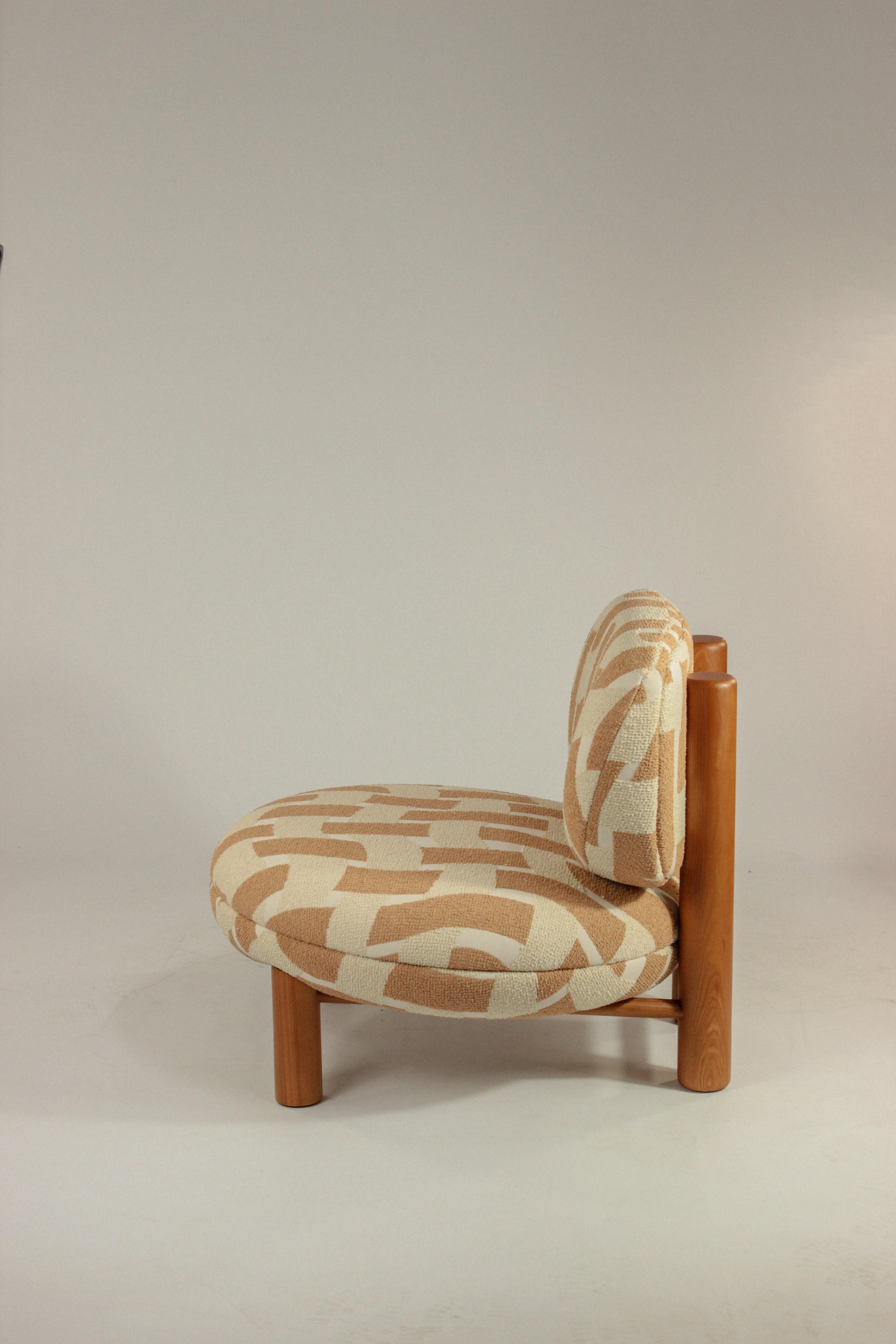 https://a.1stdibscdn.com/dooq-aimi-armchair-in-orange-and-beige-fabrics-for-sale-picture-6/f_54242/f_464195321756216778581/IMG_6025_master.jpg
