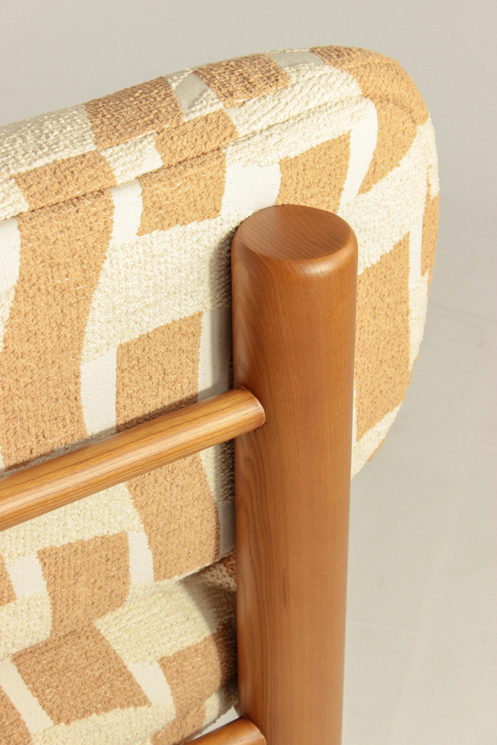 https://a.1stdibscdn.com/dooq-aimi-armchair-in-orange-and-beige-fabrics-for-sale-picture-7/f_54242/f_464195321756216778705/IMG_6029_master.jpg