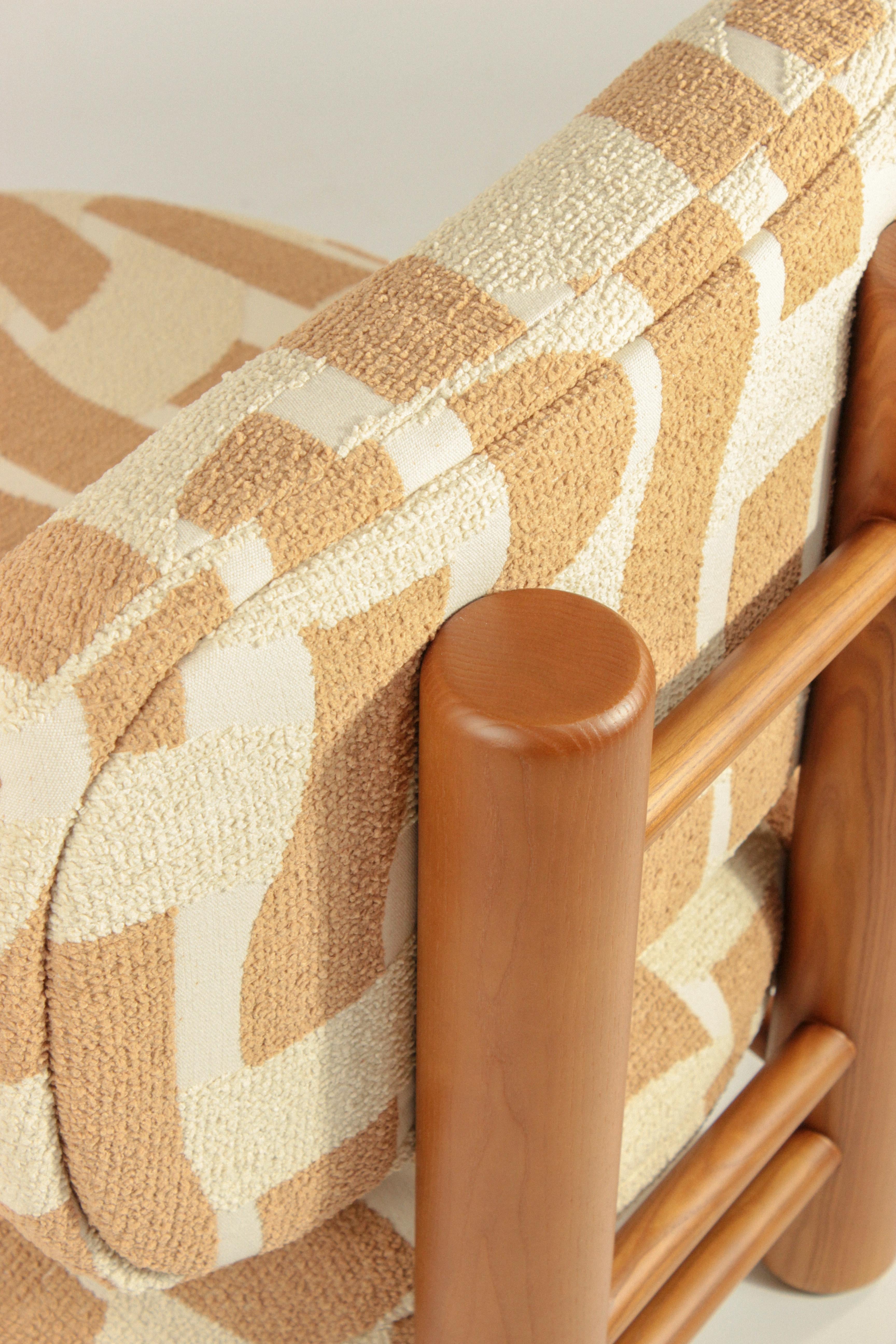 https://a.1stdibscdn.com/dooq-aimi-armchair-in-orange-and-beige-fabrics-for-sale-picture-8/f_54242/f_464195321756216778820/IMG_6030_master.jpg
