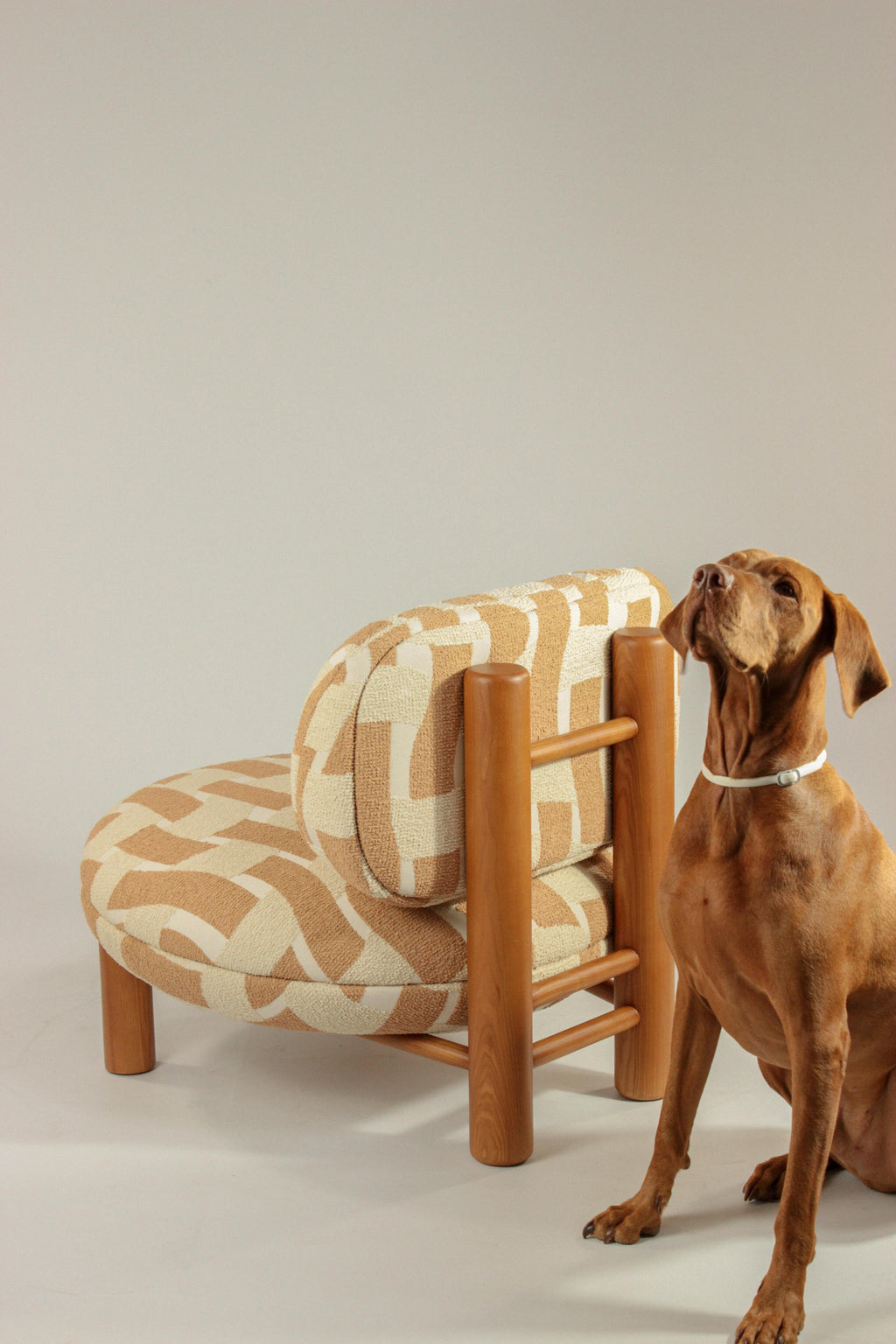 https://a.1stdibscdn.com/dooq-aimi-armchair-in-orange-and-beige-fabrics-for-sale-picture-3/f_54242/f_464195321756216781804/IMG_6036_master.jpg
