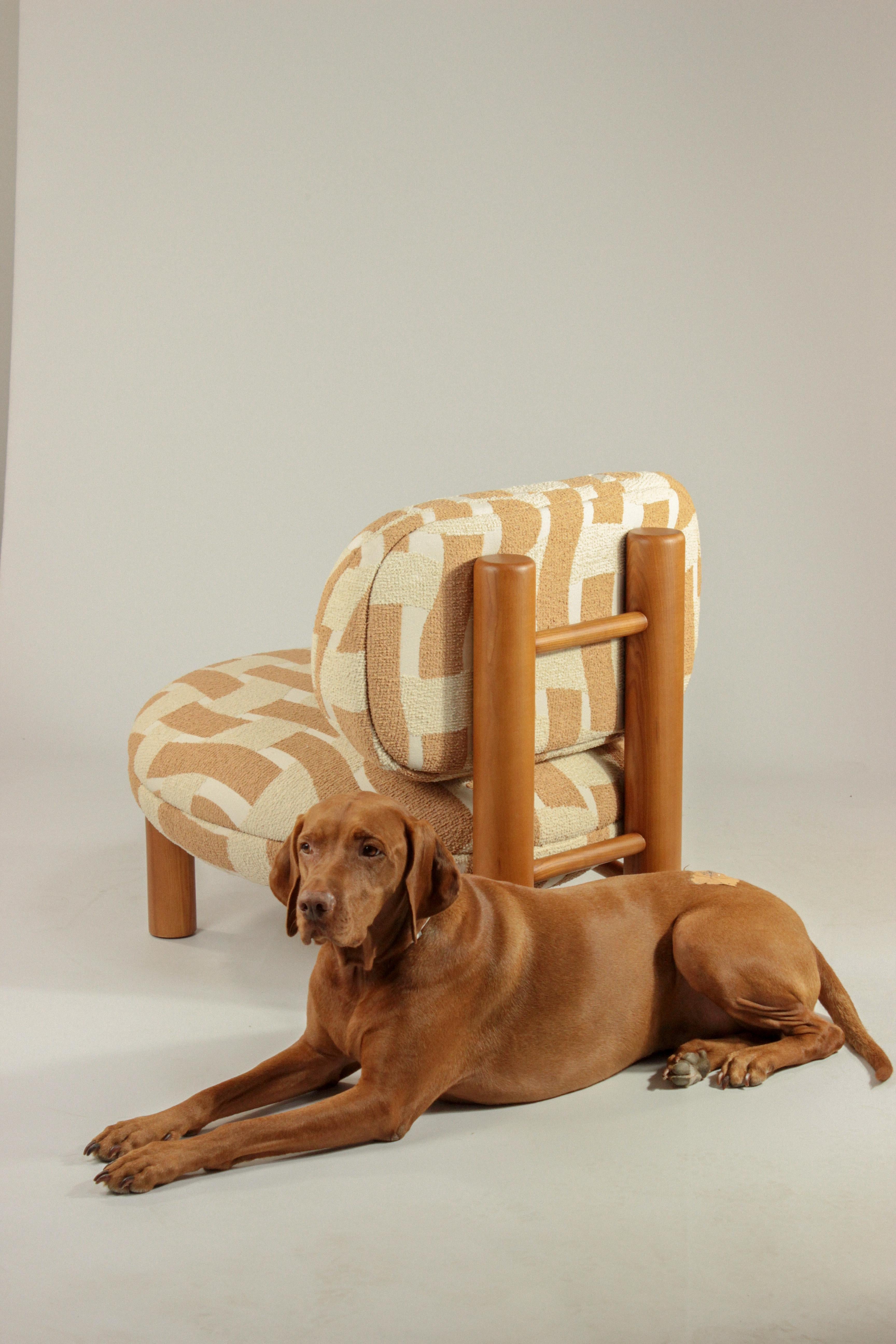 https://a.1stdibscdn.com/dooq-aimi-armchair-in-orange-and-beige-fabrics-for-sale-picture-2/f_54242/f_464195321756216781801/IMG_6047_master.jpg