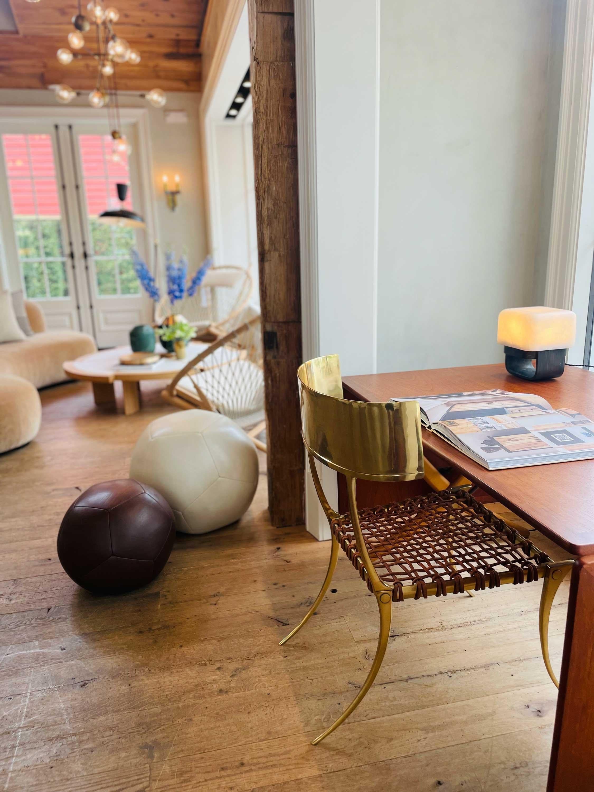 https://a.1stdibscdn.com/klismos-brass-chair-for-sale-picture-2/f_9409/f_351048021694793792545/IMG_6048_master.jpg