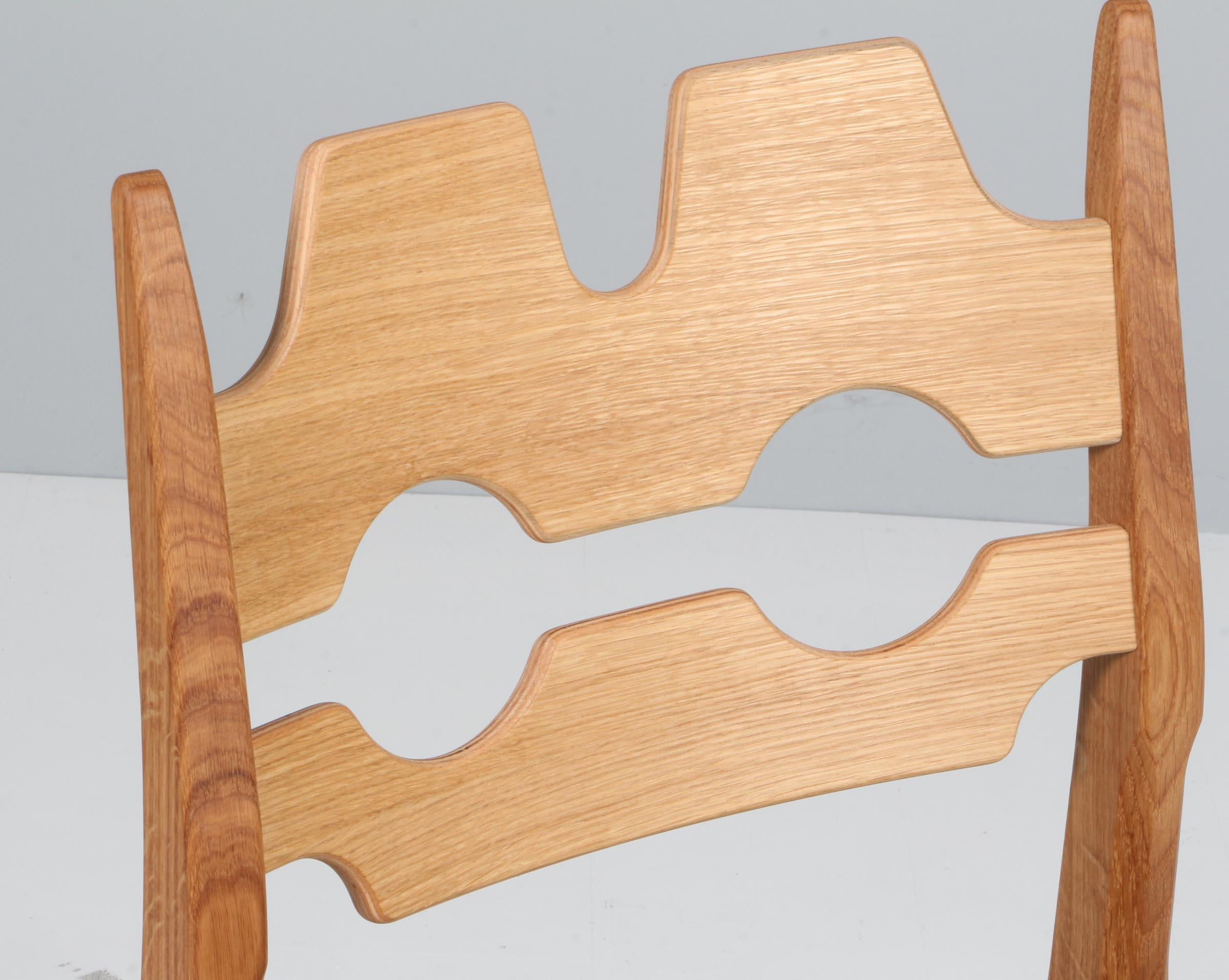 https://a.1stdibscdn.com/dining-chairs-by-henning-kjaernulf-model-razoblade-denmark-oak-for-sale-picture-3/f_42391/f_369029621698937102664/IMG_6080_master.jpg